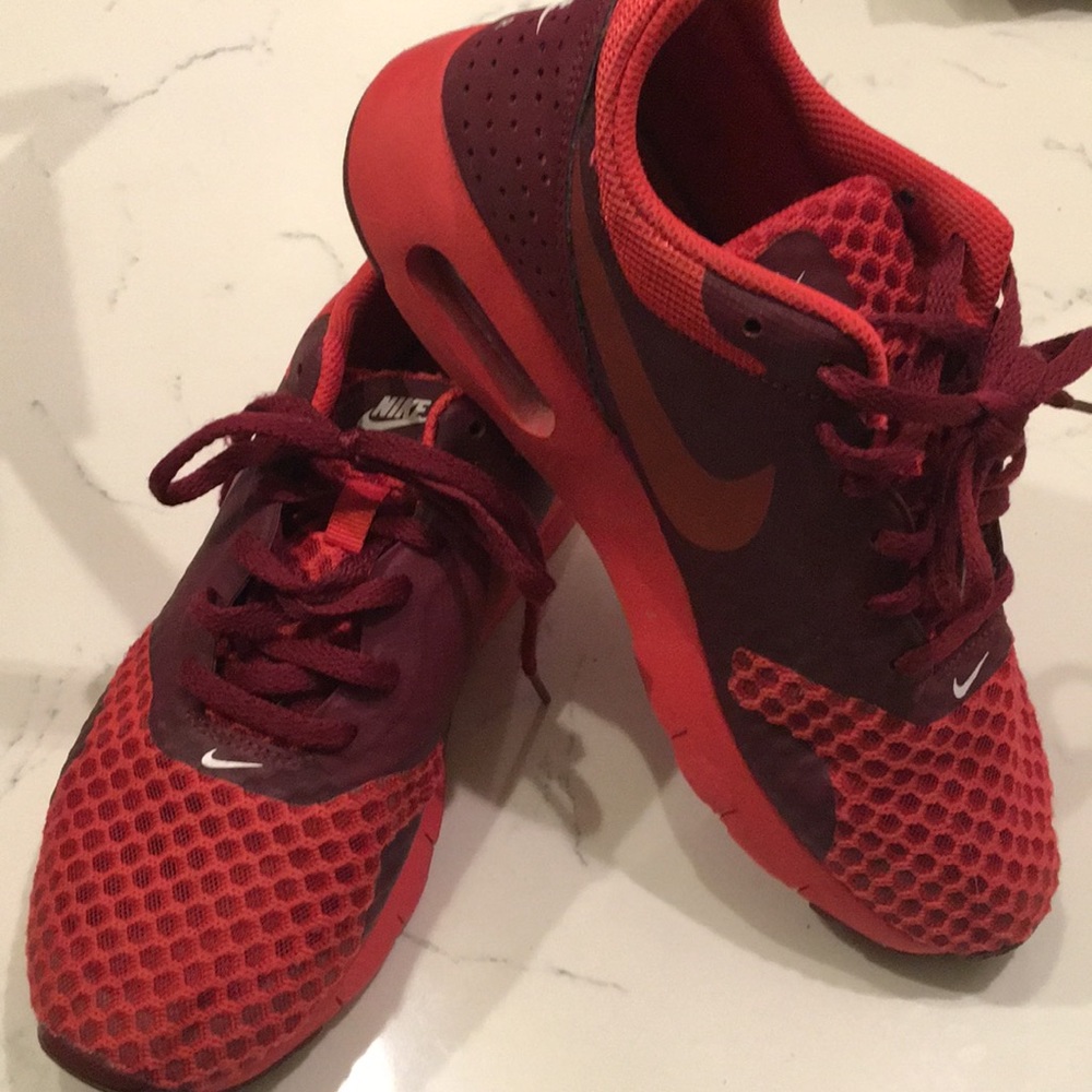 Gently used Nike tennis